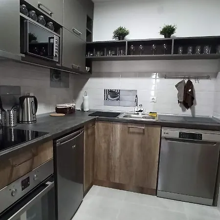 Luxury Parking In Garage Apartment