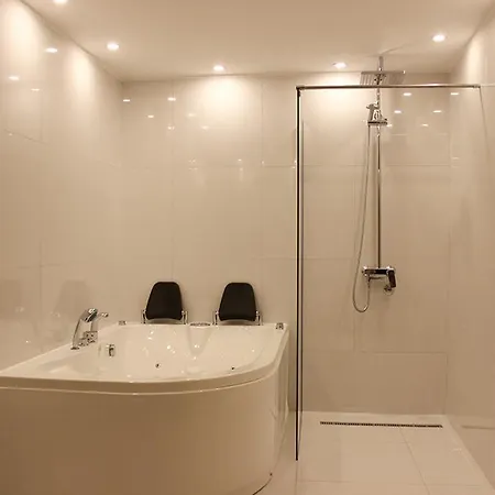 Summit Aptm , Parking In Garage Apartament Nisz