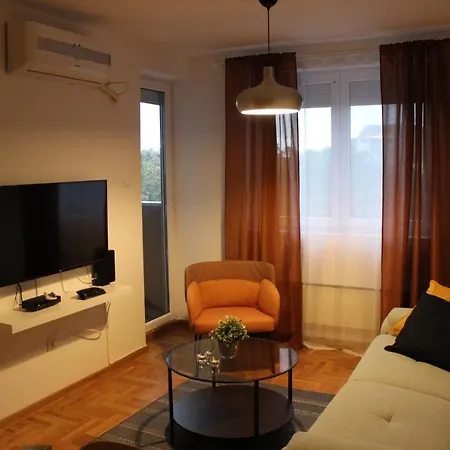 Luxury Parking In Garage Apartment